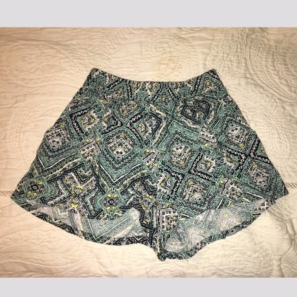 Mossimo Geometric Patterned Flowy Shorts - Picture 3 of 3